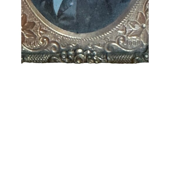 Antique Victorian Daguerreotype Of Serious Bearded Man In Ornate Frame - Picture 9 of 9